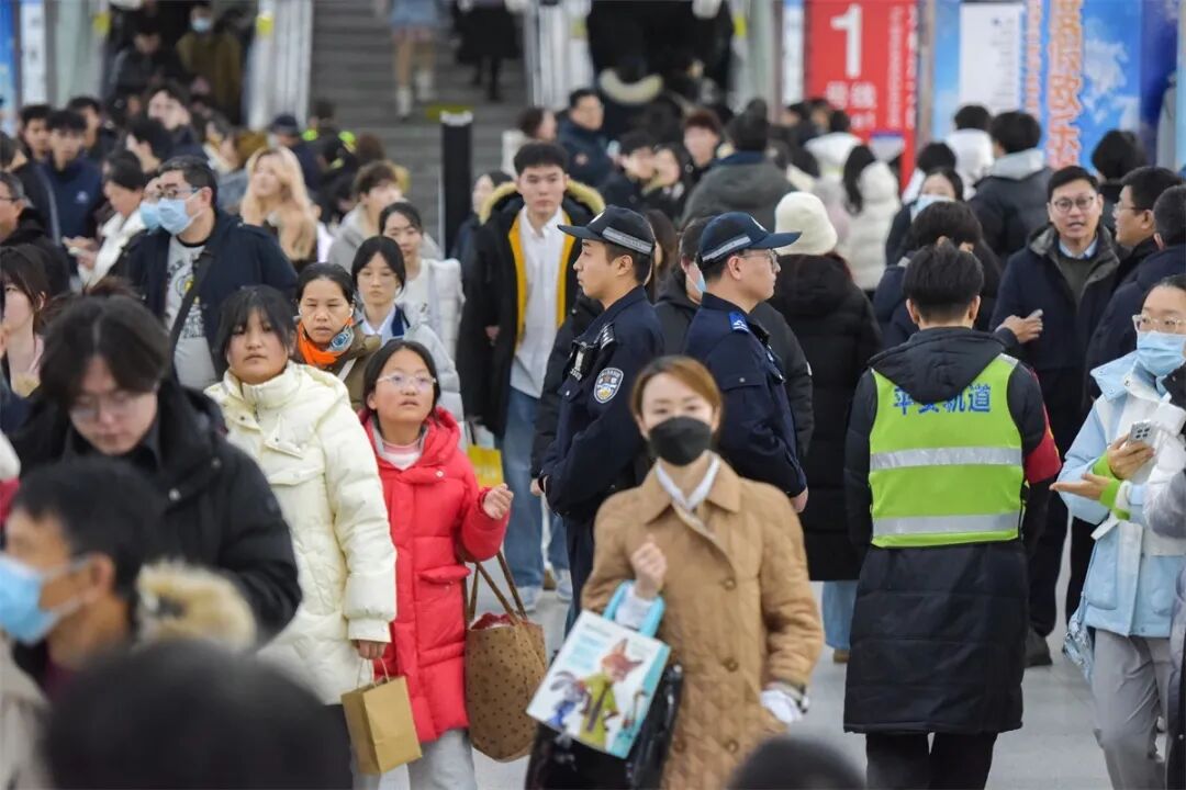 科技赋能轨道安防 天津市公安局公交分局以新型警用装备守护市民出行平安 
